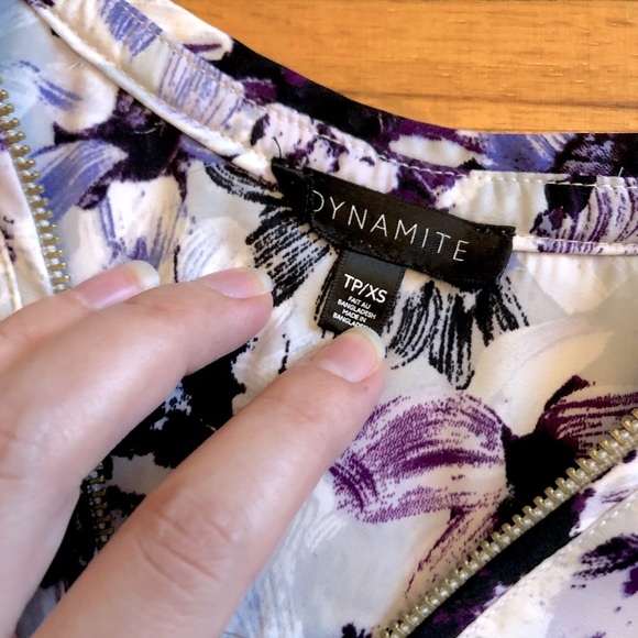 Beautiful purple Dynamite floral blouse with front zipper 🌸 - Picture 2 of 9